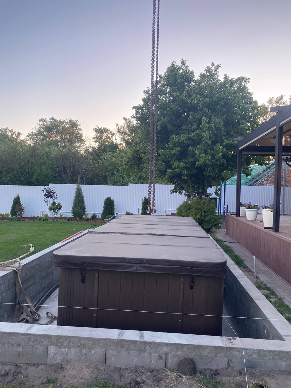 Установка на одном из сложных объектов плавательного спа-бассейна Joy Spa JY 8801 для семьи Михаила.