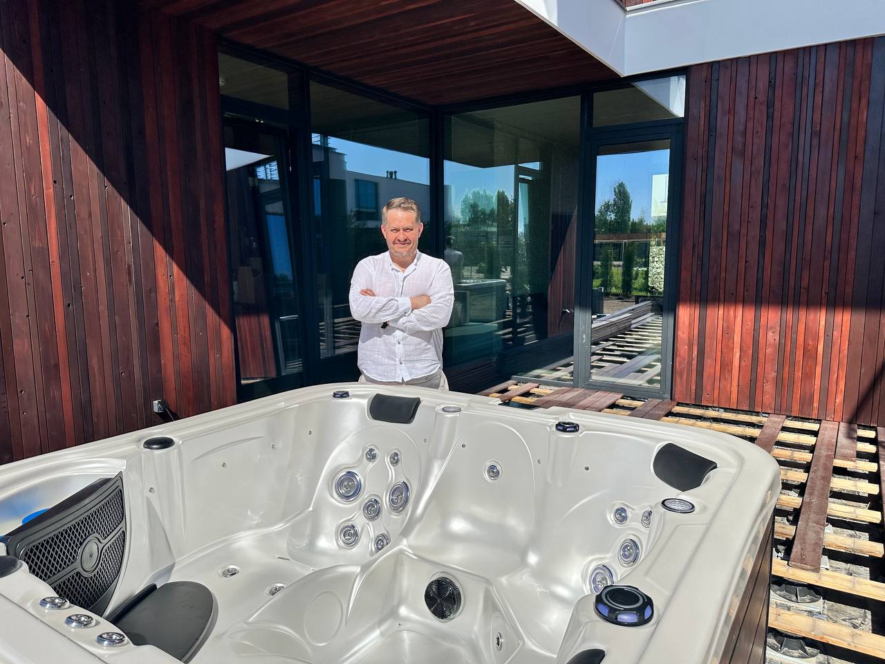 Потрясающий спа-бассейн Lovia Spa ZR805 в кофейном цвете с доставкой в Санкт-Петербург!